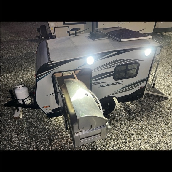 RV/Trailer/Toy Hauler 7in Exterior round Flood Light - LED, 12V 18W - Picture 3 of 10